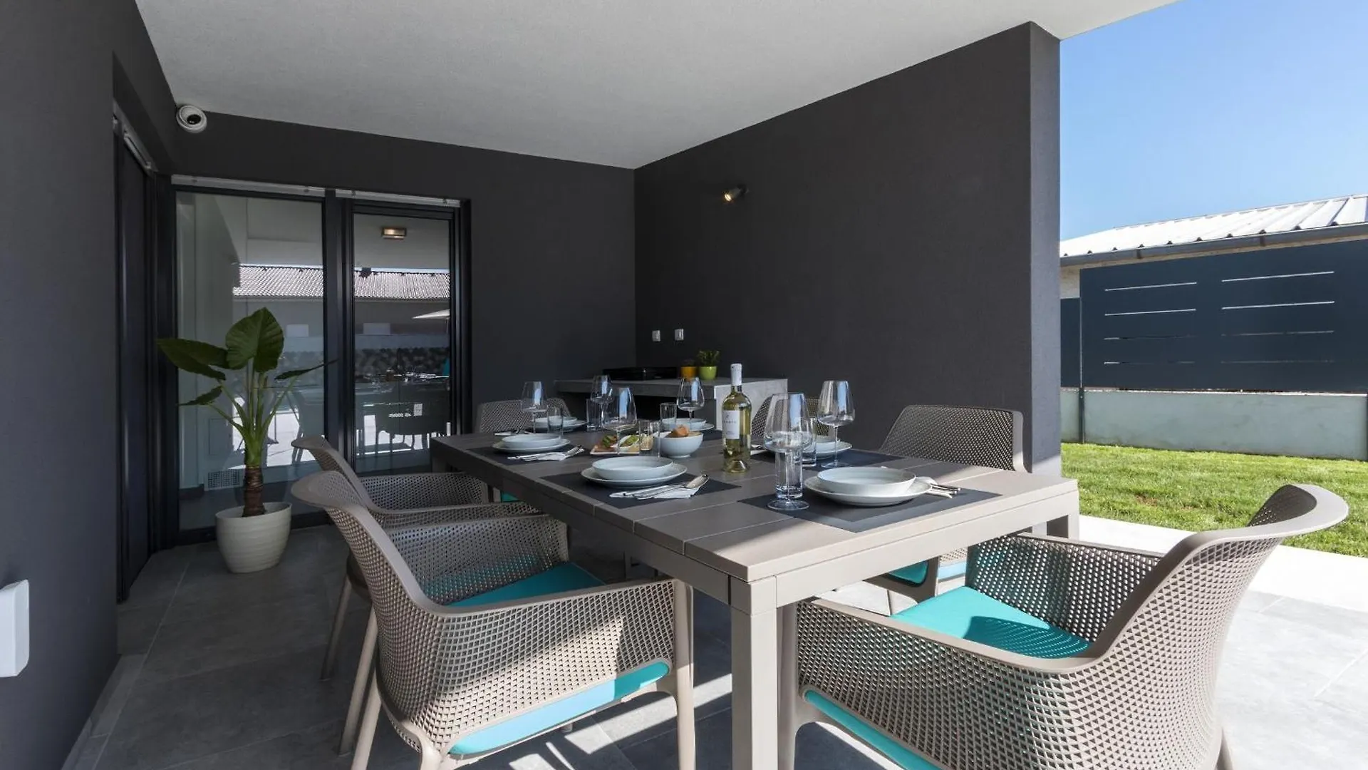 Villa Moderna Near Pula For 8 People With 32 M2 Private Pool
