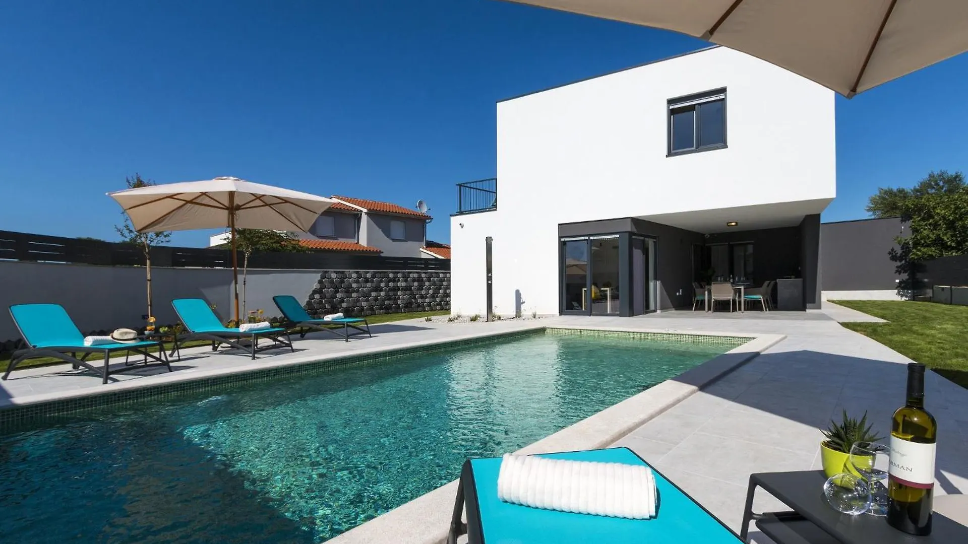 Villa Moderna Near Pula For 8 People With 32 M2 Private Pool Croatia