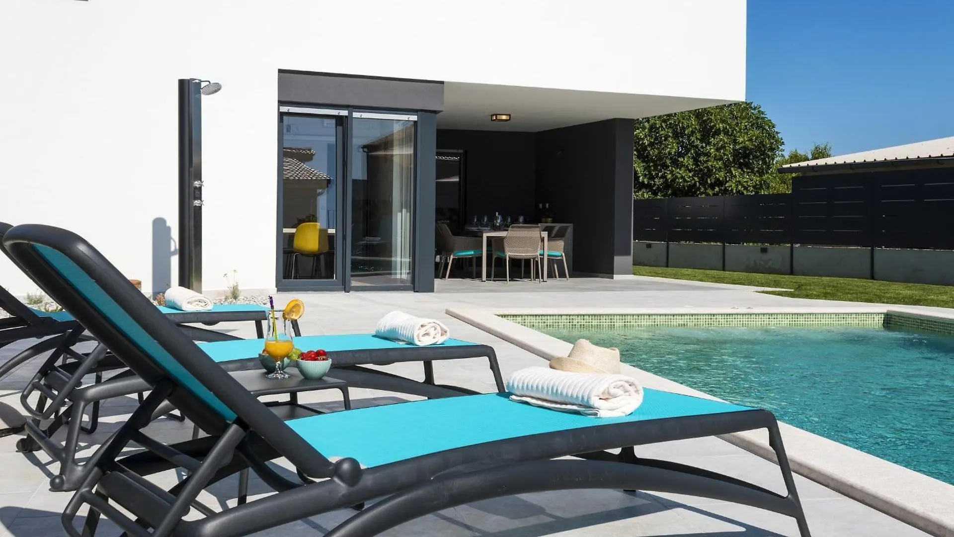 Villa Moderna Near Pula For 8 People With 32 M2 Private Pool